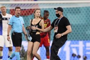 db真人官网-迈阿密热火训练开放日，赛后门线救险引欢呼，欧篮联在即，纪律约束更严格