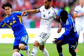 db真人官网-曼联迎德国杯关键赛，清晨门线救险，球迷炸锅，阵容厚度经受考验