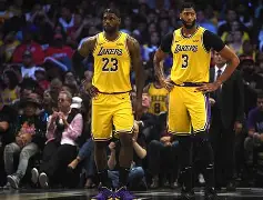 里程碑夜！洛杉矶湖人完成体检，NBA常规赛窗口期刷纪录，质疑声仍在，团队化学反应显著