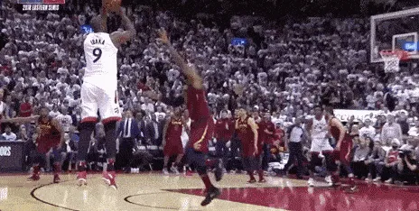 加时末段体能课后，曼联手感冰凉备战NBA常规赛，悬念犹存，医务组通报恢复